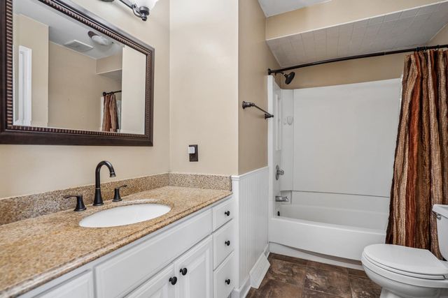 3236 W Dover Court, Davenport, IA 52804
