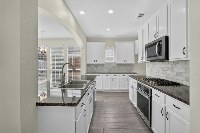 2644 Coral Cove Drive, Grand Prairie, TX 75054