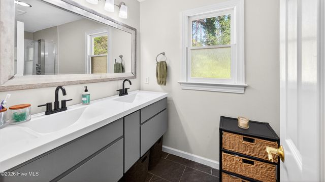 506 Cedarhurst Road, Greenville, NC 27834