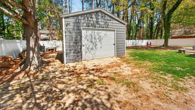 506 Cedarhurst Road, Greenville, NC 27834