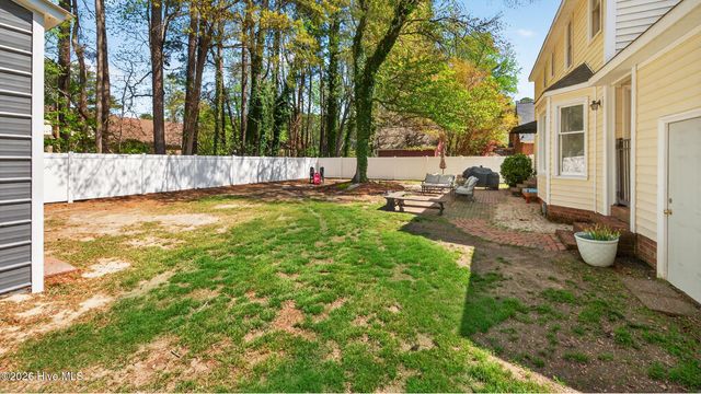 506 Cedarhurst Road, Greenville, NC 27834