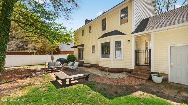 506 Cedarhurst Road, Greenville, NC 27834