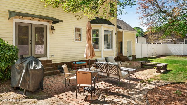 506 Cedarhurst Road, Greenville, NC 27834