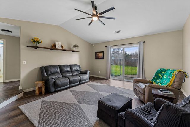 1204 Heather Lane, Central Point, OR 97502