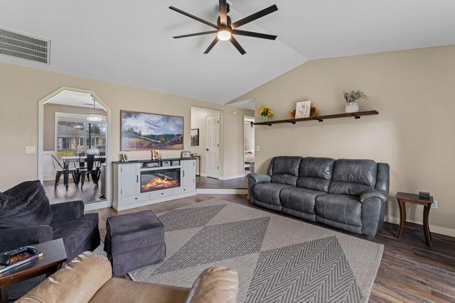 1204 Heather Lane, Central Point, OR 97502