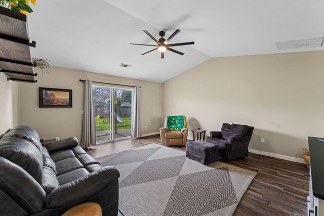 1204 Heather Lane, Central Point, OR 97502