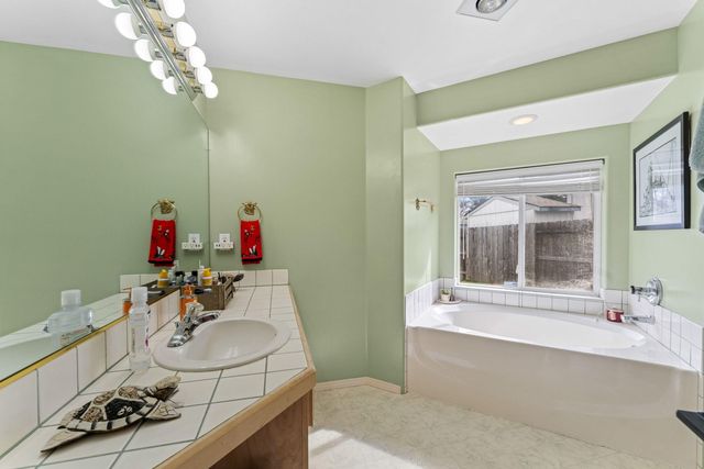 1204 Heather Lane, Central Point, OR 97502