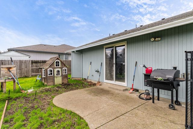 1204 Heather Lane, Central Point, OR 97502