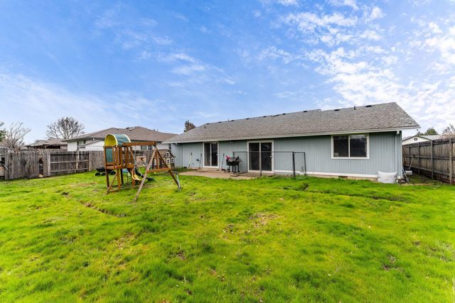 1204 Heather Lane, Central Point, OR 97502