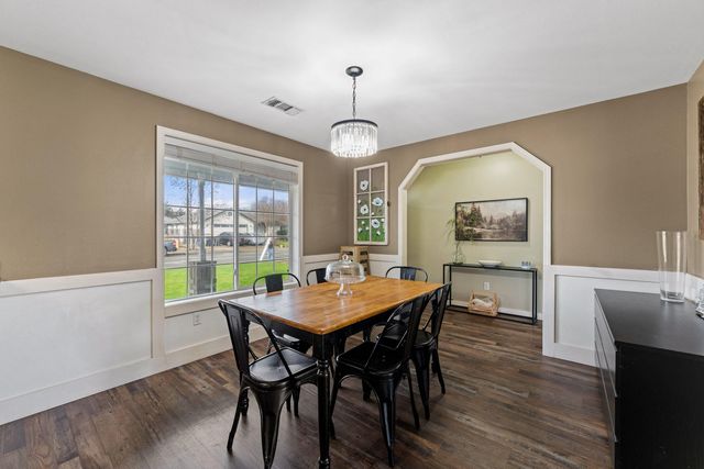 1204 Heather Lane, Central Point, OR 97502