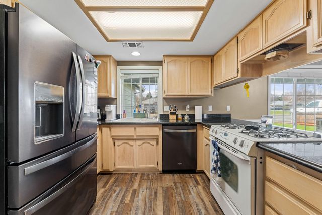 1204 Heather Lane, Central Point, OR 97502