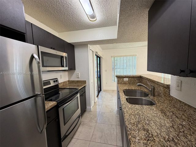 15689 SW 106th Ln 701, Miami, FL 33196