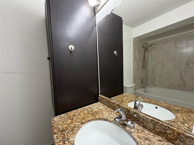 15689 SW 106th Ln 701, Miami, FL 33196
