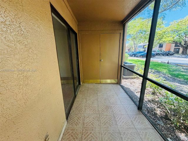 15689 SW 106th Ln 701, Miami, FL 33196