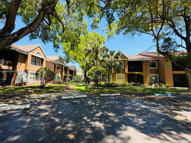 15689 SW 106th Ln 701, Miami, FL 33196