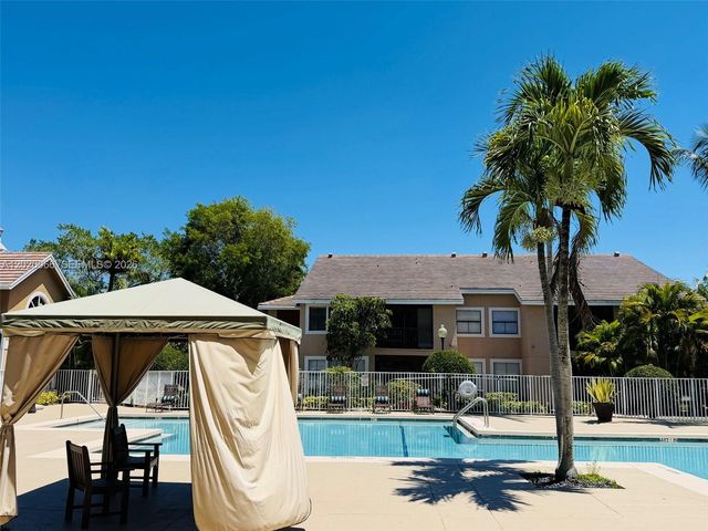 15689 SW 106th Ln 701, Miami, FL 33196