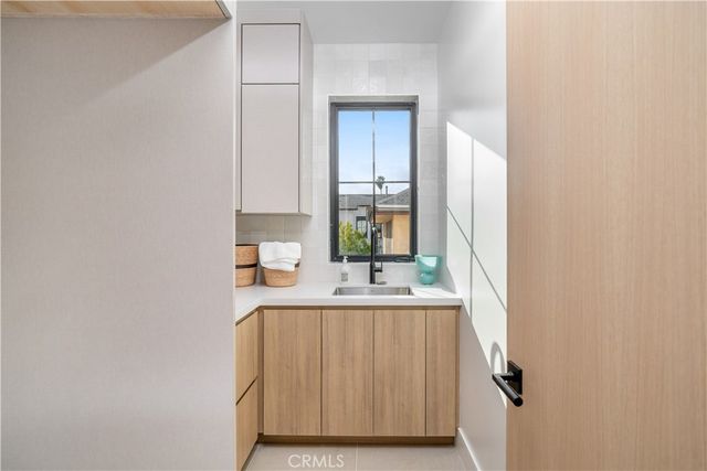 12207 Valleyheart Drive, Studio City, CA 91604