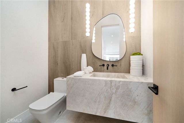 12207 Valleyheart Drive, Studio City, CA 91604