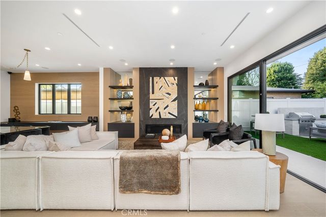 12207 Valleyheart Drive, Studio City, CA 91604
