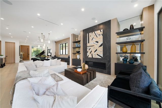 12207 Valleyheart Drive, Studio City, CA 91604