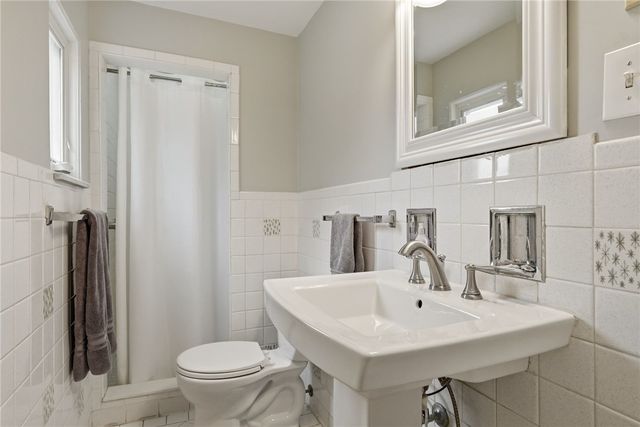 1345 Murdoch Rd, Squirrel Hill, PA 15217