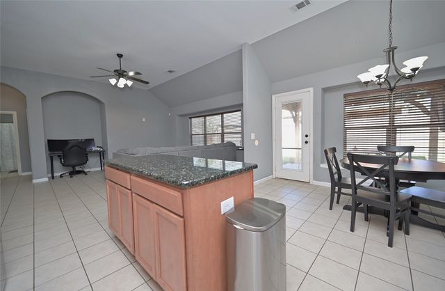 1409 Fox Glen Trail, Mansfield, TX 76063