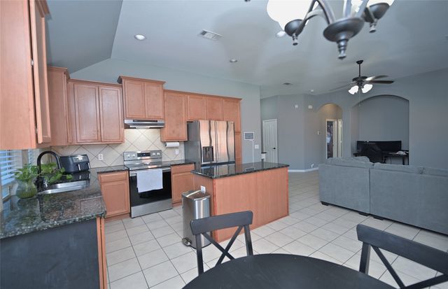 1409 Fox Glen Trail, Mansfield, TX 76063