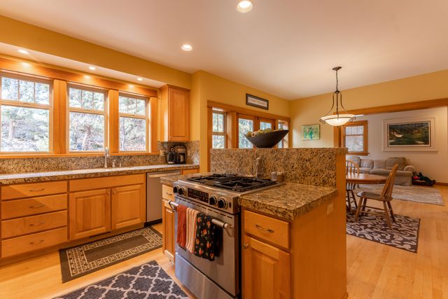3202 NW Fairway Heights Drive, Bend, OR 97703