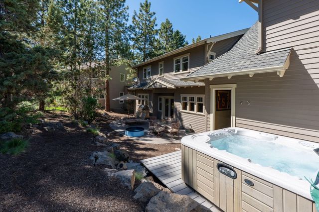 3202 NW Fairway Heights Drive, Bend, OR 97703