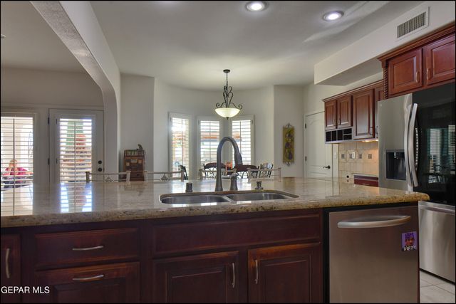 1231 FRANKLIN PERCH Place, El Paso, TX 79912