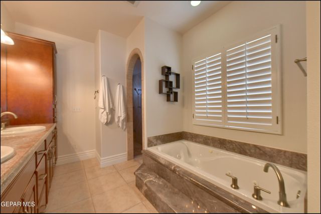 1231 FRANKLIN PERCH Place, El Paso, TX 79912