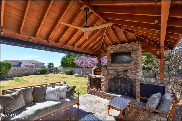 1231 FRANKLIN PERCH Place, El Paso, TX 79912