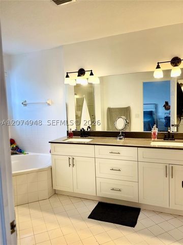 11236 NW 56th St, Doral, FL 33178