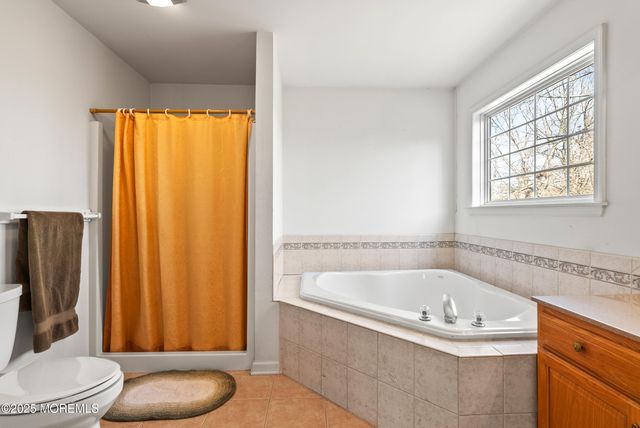 379 Sapphire Drive, Jackson, NJ 08527