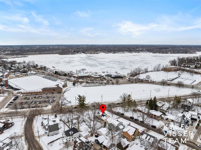 849 Maxwell Avenue, East Grand Rapids, MI 49506