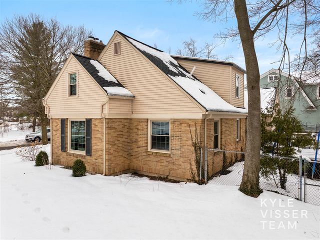 849 Maxwell Avenue, East Grand Rapids, MI 49506