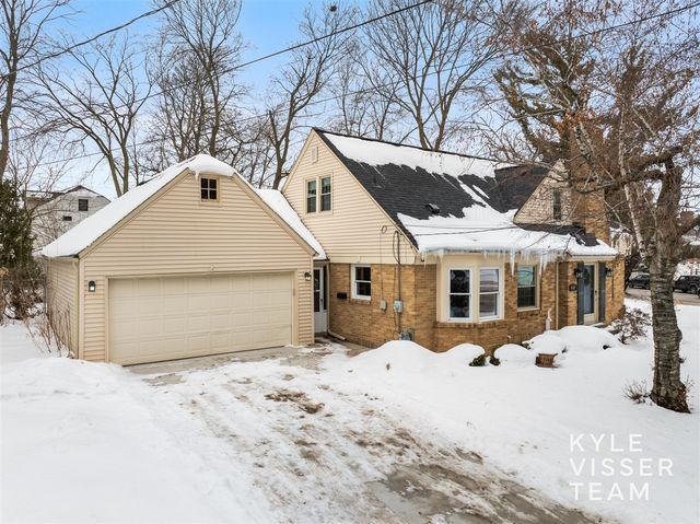 849 Maxwell Avenue, East Grand Rapids, MI 49506