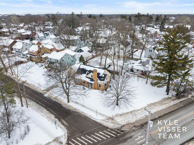 849 Maxwell Avenue, East Grand Rapids, MI 49506