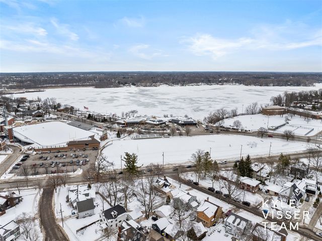 849 Maxwell Avenue, East Grand Rapids, MI 49506