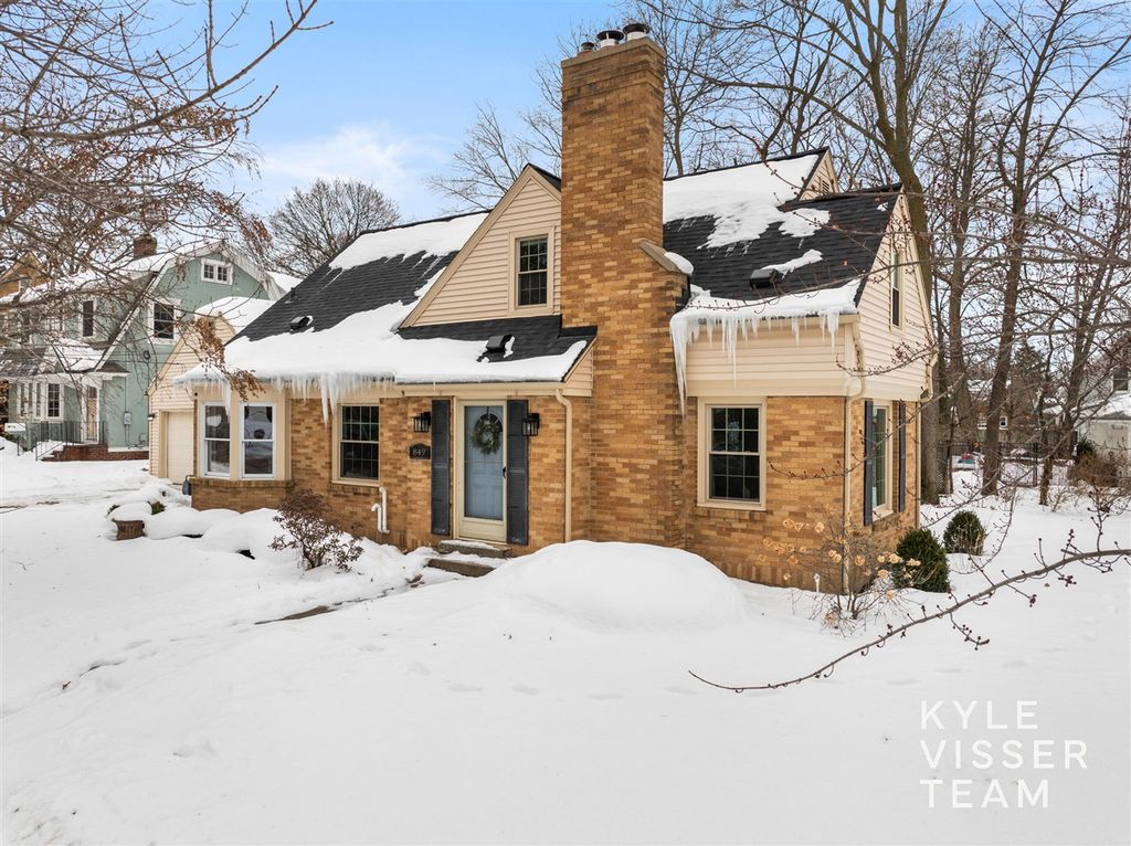 849 Maxwell Avenue, East Grand Rapids, MI 49506