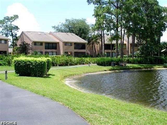 15400 Cedarwood LN 202, Naples, FL 34110