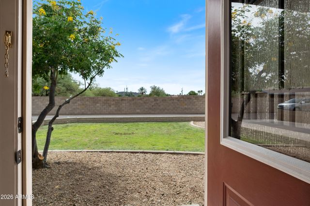 13829 N 10TH Place, Phoenix, AZ 85022