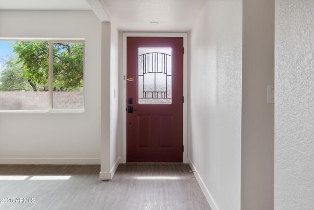 13829 N 10TH Place, Phoenix, AZ 85022