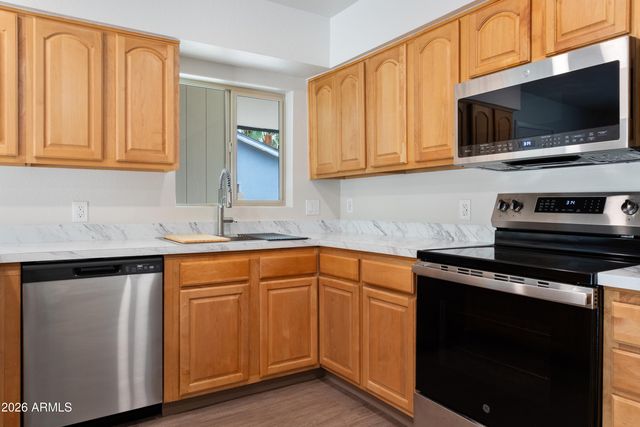 13829 N 10TH Place, Phoenix, AZ 85022