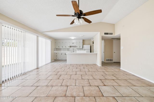 8202 W HIGHLAND Avenue, Phoenix, AZ 85033