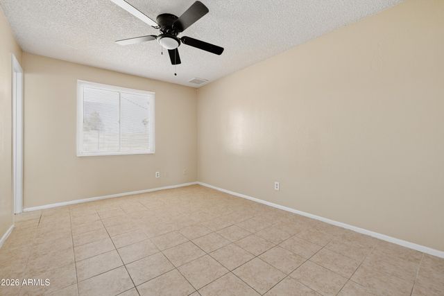 8202 W HIGHLAND Avenue, Phoenix, AZ 85033