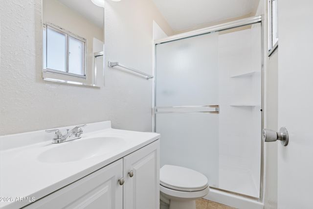 8202 W HIGHLAND Avenue, Phoenix, AZ 85033