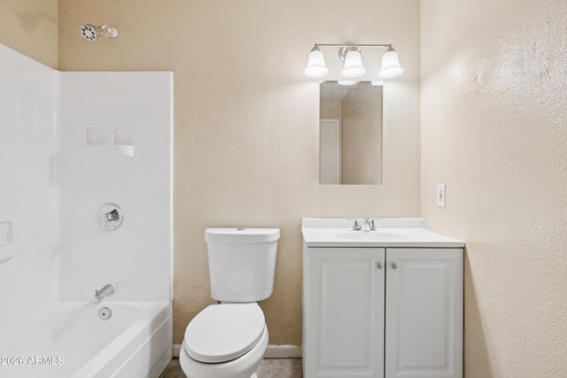 8202 W HIGHLAND Avenue, Phoenix, AZ 85033