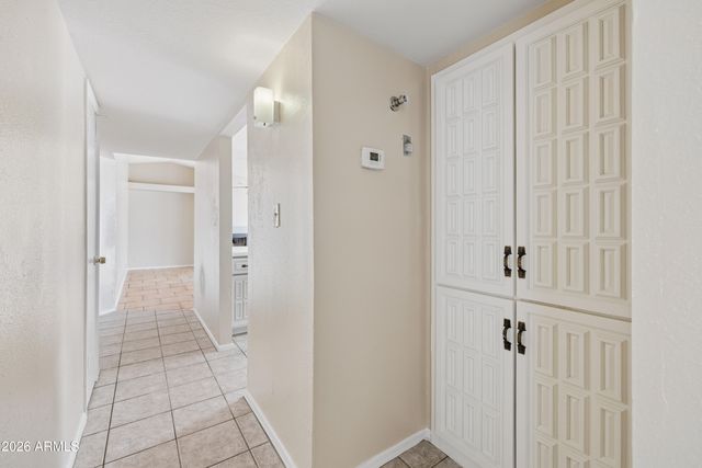 8202 W HIGHLAND Avenue, Phoenix, AZ 85033