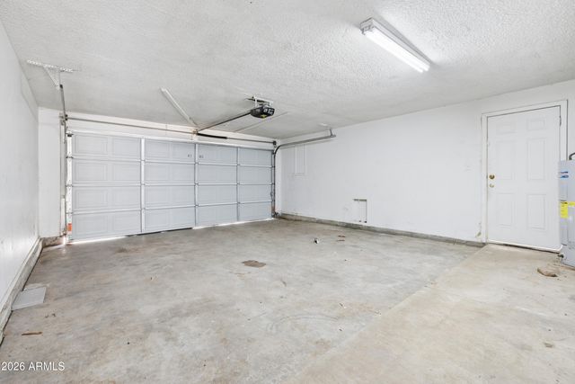 8202 W HIGHLAND Avenue, Phoenix, AZ 85033